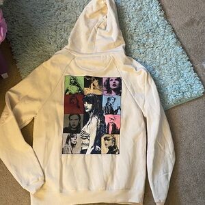 Taylor Swift era tour hoodie sweatshirt - size small but looks big - never worn